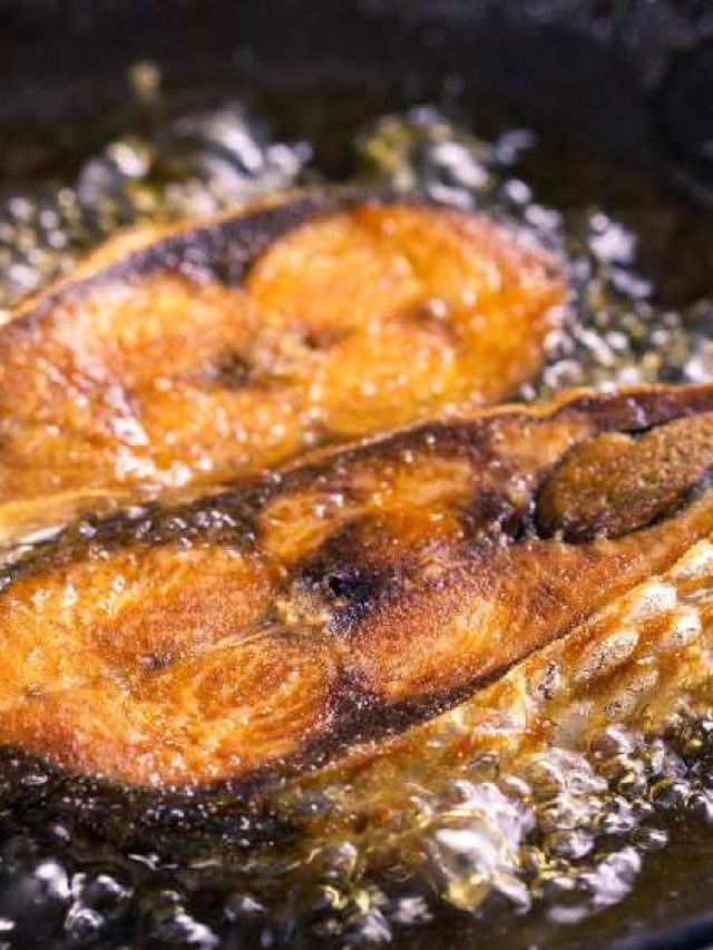 মাছ ভাজার সময় কড়াইতে লেগে যাবে না, মানুন এই ৬ টিপস