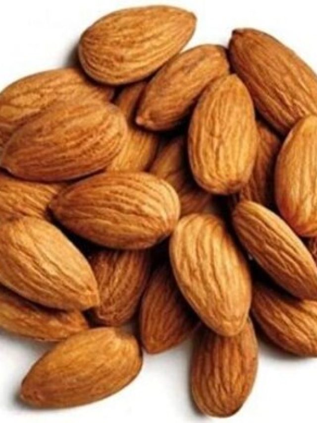 আমন্ড গোটা খাবেন, নাকি খোসা ছাড়িয়ে? জানলে অবাক হবেন