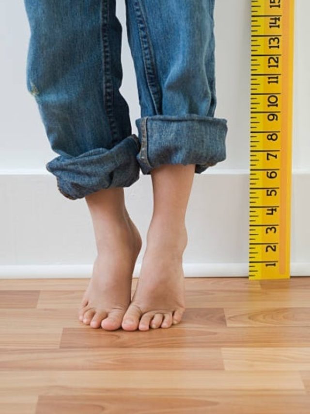 उम्र के हिसाब से नहीं बढ़ रही बच्चे की हाइट? इन चीजों को खिलाना कर दें शुरू