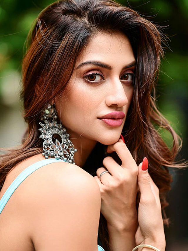 নুসরতকে প্রেম নিবেদন যুবকের, দিলেন বিয়ের প্রস্তাব