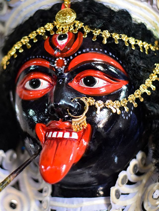 দেবতার সামনে এই মন্ত্র বলুন, সব পাপ-দোষ ক্ষমা করবেন ভগবান