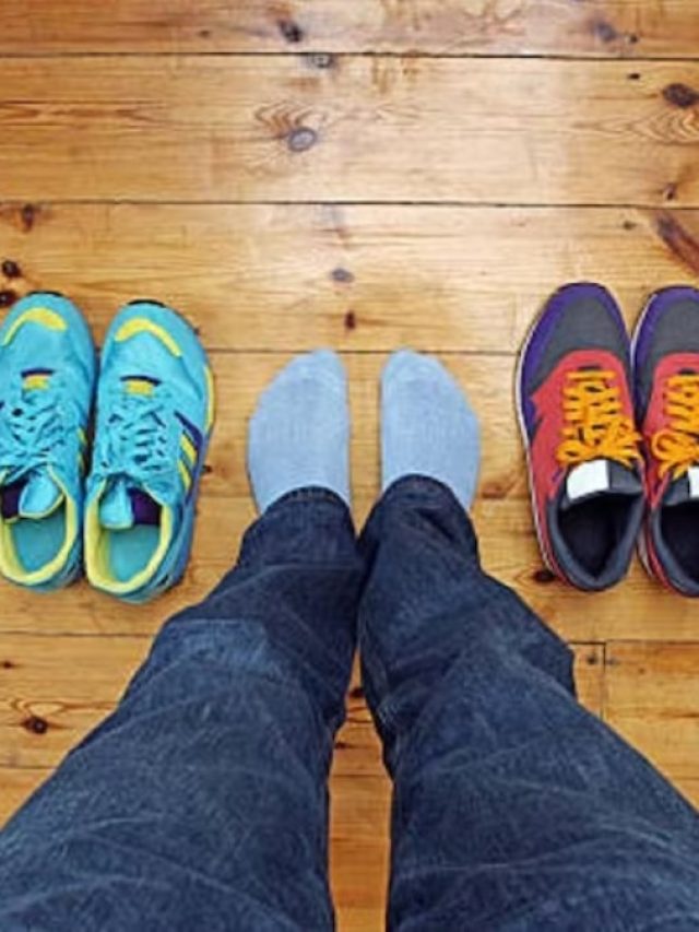 জুতো রাখার ধরন বলে দেয় ব্যক্তির অর্থভাগ্য কেমন