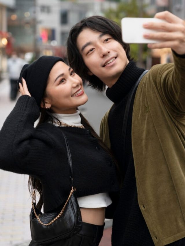 প্রেমিকা খুব লোভী? জানুন এই উপায়ে