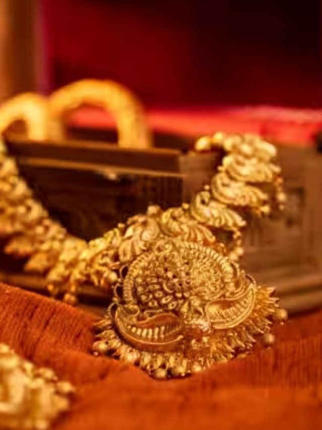 মুহূর্তে কাঙাল করে  দেবে, ৩ জিনিস কখনও মাটিতে রাখবেন না