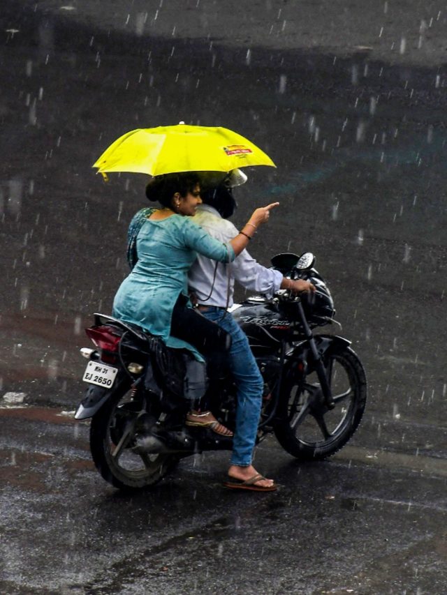 খুব ছাতা হারান? এই টোটকা মানলে আর একটাও হারাবে না