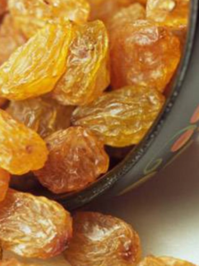 রাতভর জলে ভেজানো কিশমিশ দারুণ উপকারী