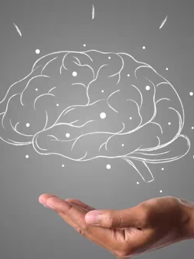 বারবার ভুলে যাচ্ছেন? এই ৬ টোটকায় বাড়ান স্মৃতিশক্তি