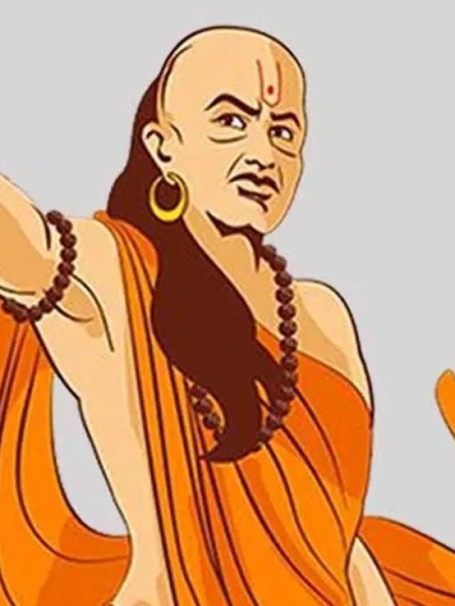 কাউকে বশ করতে চান? তবে কাজে লাগান চাণক্যের এই টিপস