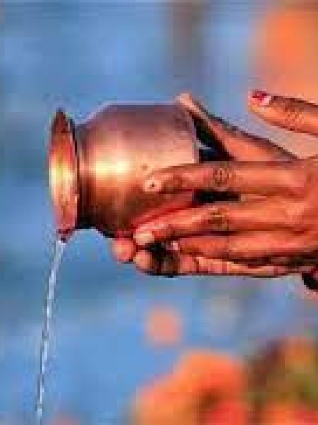 দেনায় ডুবে? গঙ্গাজলের 'অলৌকিক' প্রতিকার রইল