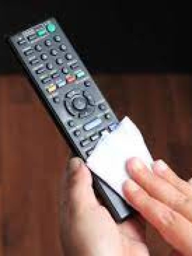 রিমোট নোংরা-আঠালো হয়ে গেছে? এই ঘরোয়া উপায়ে করুন পরিষ্কার