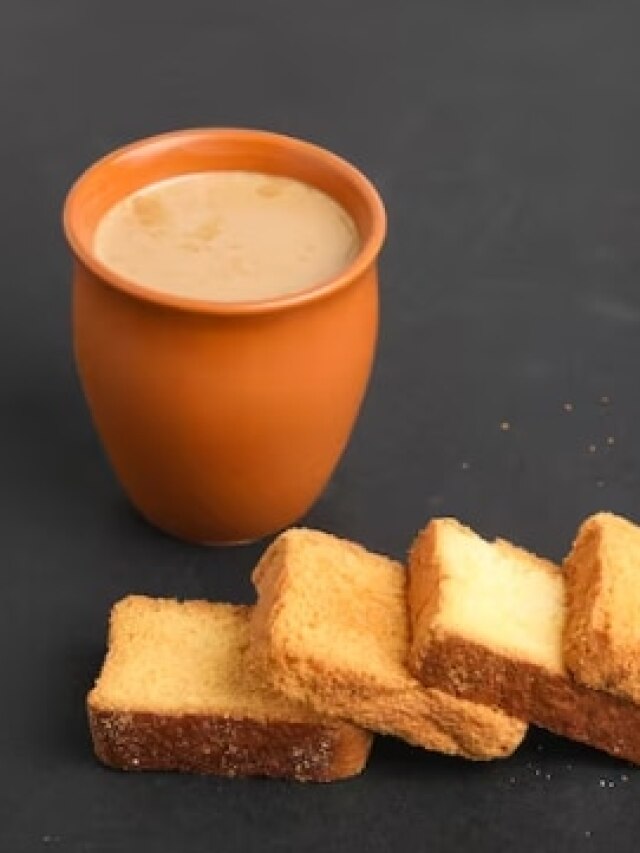 রোজ চায়ের সঙ্গে টোস্ট খাচ্ছেন? ক্ষতি জানলে মাথা ঘুরে যাবে