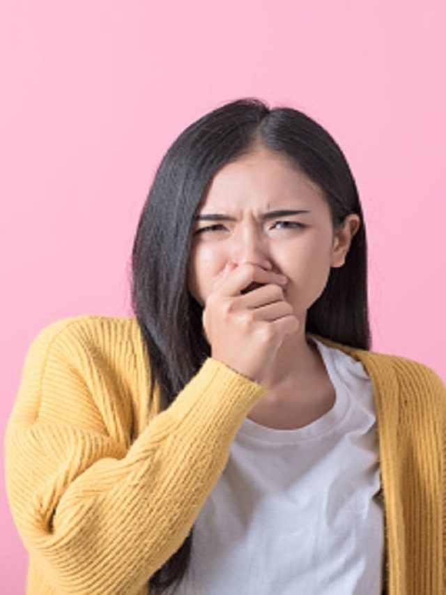 পায়ের দুর্গন্ধে রোজ লজ্জায় পড়েন? রইল সমাধান