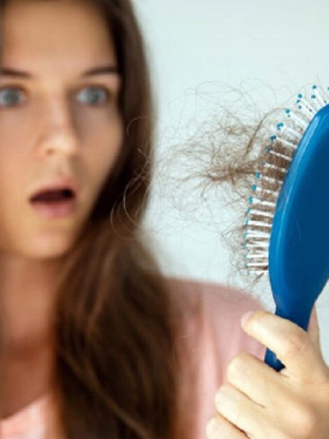 বর্ষায় চুল ঝরছে ? এই এক টোটকাতেই সমাধান