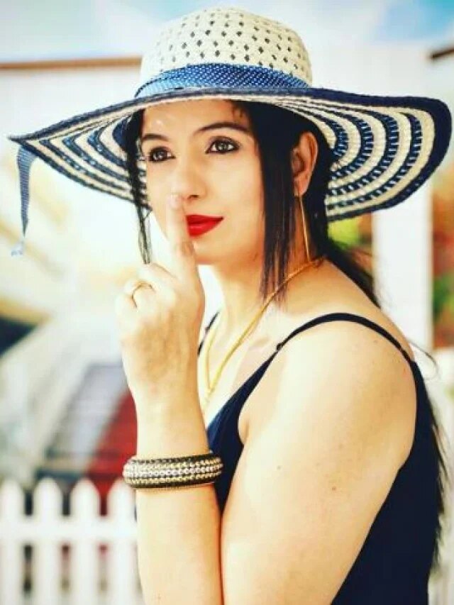 পুরুষ হৃদয়ে ঝড় তুলছেন হাসিন, দেখুন ছবি