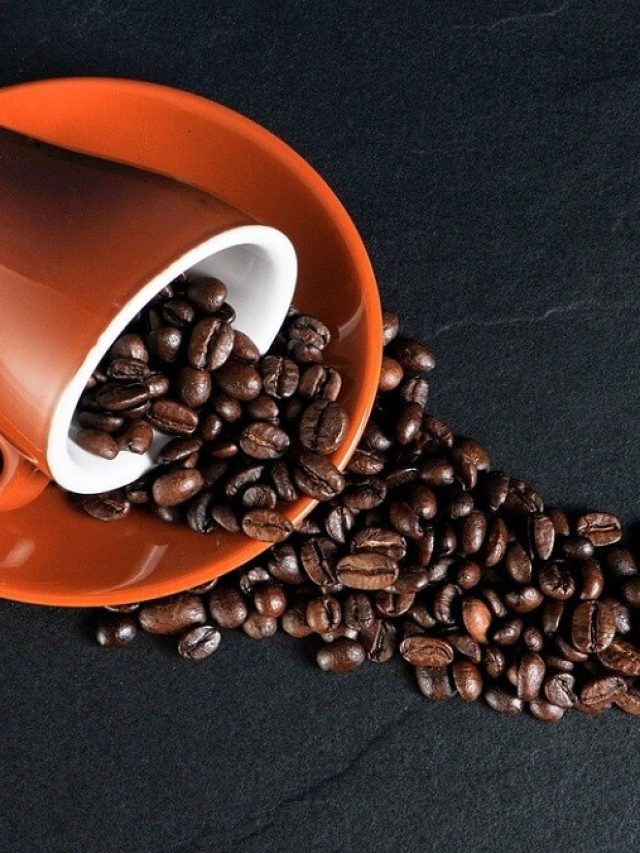 রূপচর্চায় দারুণ কাজ করে কফি! এভাবে ব্যবহার করুন