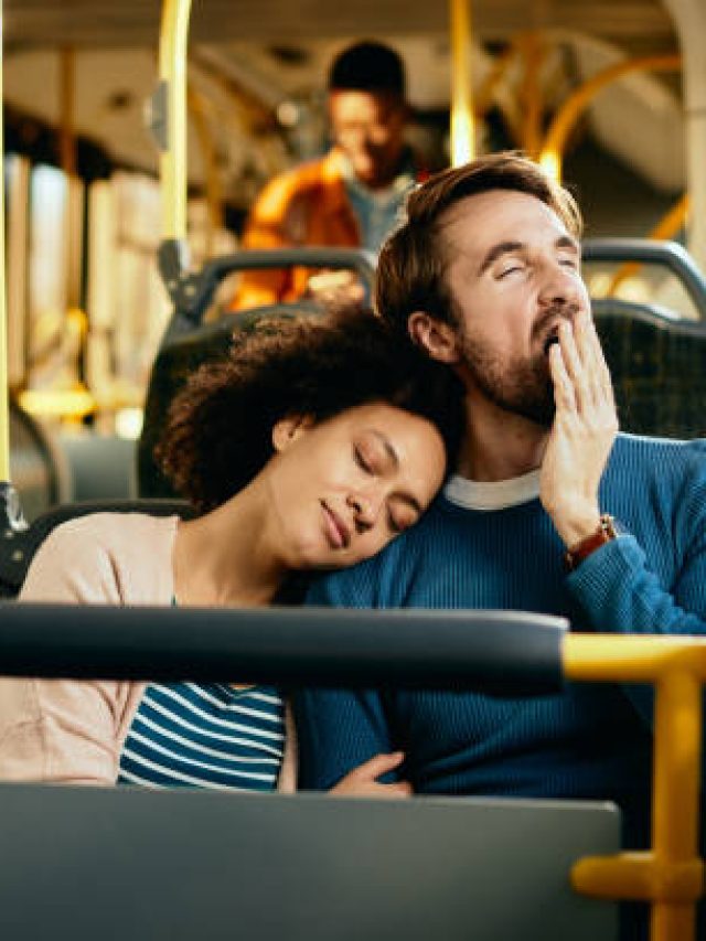 বাসে-ট্রেনে ঘুম পায় কেন ? কারণ চমকে দেবে