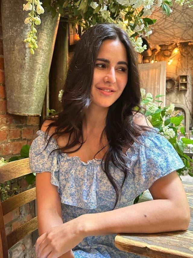 ফ্লোরাল ড্রেসে নজর কাড়লেন ক্যাটরিনা, এই পোশাকে সাজতে পারেন আপনিও