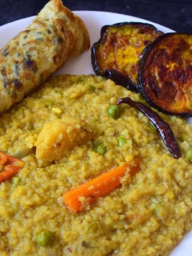 বর্ষাকাল জমবে গরম খিচুড়িতে, সঙ্গে যদি থাকে এগুলো