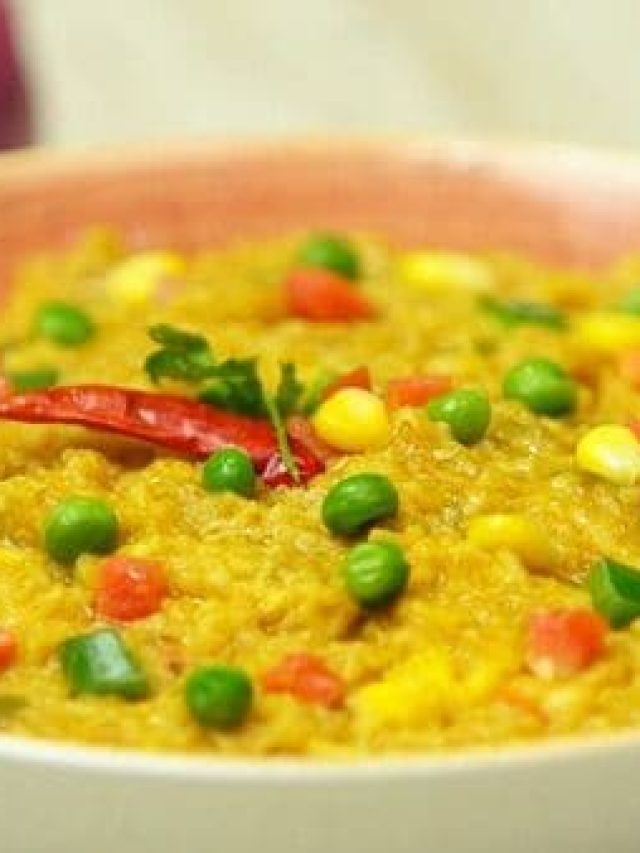 খিচুড়ি মুখে লেগে থাকবেই, বানান এভাবে