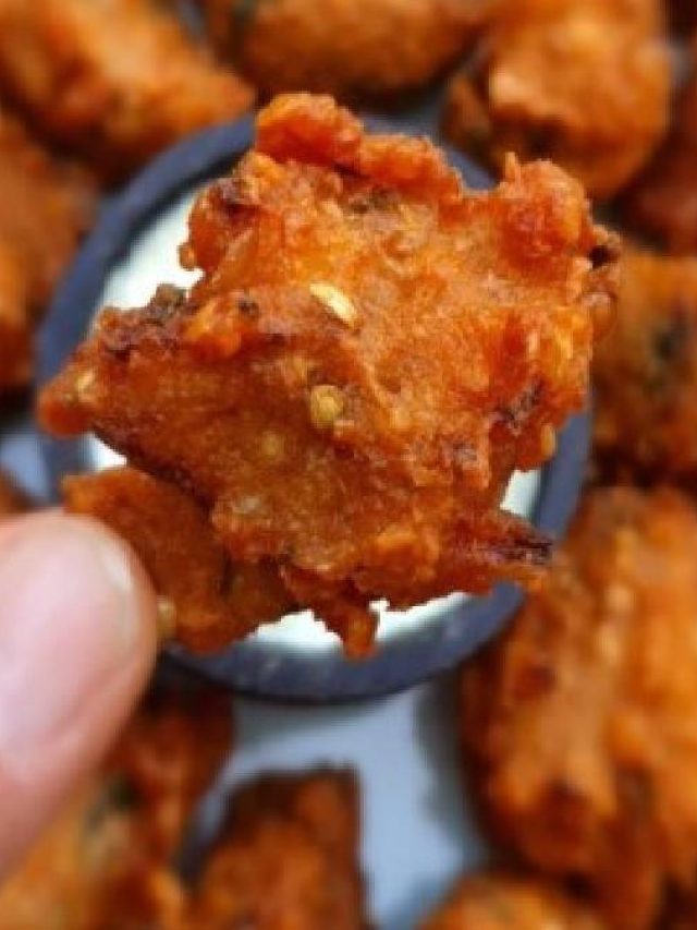 ঝিরঝিরে বৃষ্টি সঙ্গে গরম গরম মুসুর ডালের বড়া, বাড়িতেই বানান সহজে