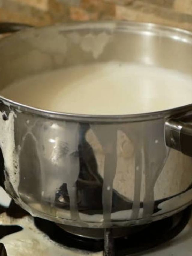 দুধ উথলে পড়ে গেলেও জল কিন্তু পড়ে না, কারণ জানেন