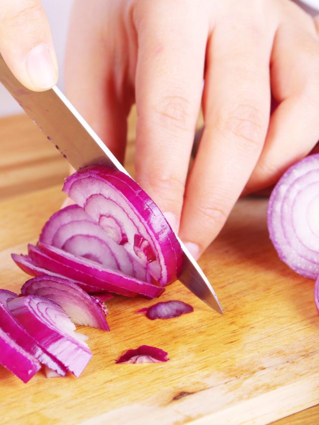 কাঁচা পেঁয়াজ খেয়ে মুখে দুর্গন্ধ? ৬ টোটকায় তৎক্ষণাৎ মুক্তি