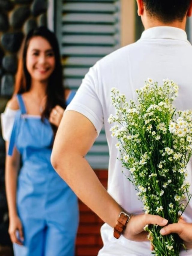 ভালোবাসেন অথচ প্রপোজ করতে পারছেন না? রইল ৫ উপায়