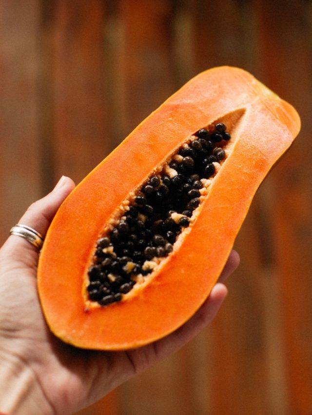 ৩ খাবার: পেঁপের সঙ্গে খেলেই বিপদ, এই ভুল করবেন না