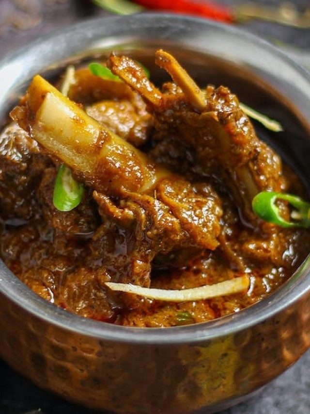 গলায় মাটন- চিকেনের হাড় আটকালে, বের করবেন কীভাবে?