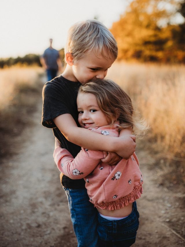 সুস্বাস্থ্যের জন্য আলিঙ্গন জরুরি, রয়েছে ৪ উপকারিতা