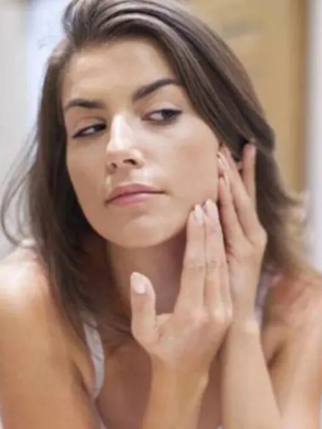 ভিটামিনের অভাবে মুখে হয় ব্রণ ও দাগ; থাকল সমাধান