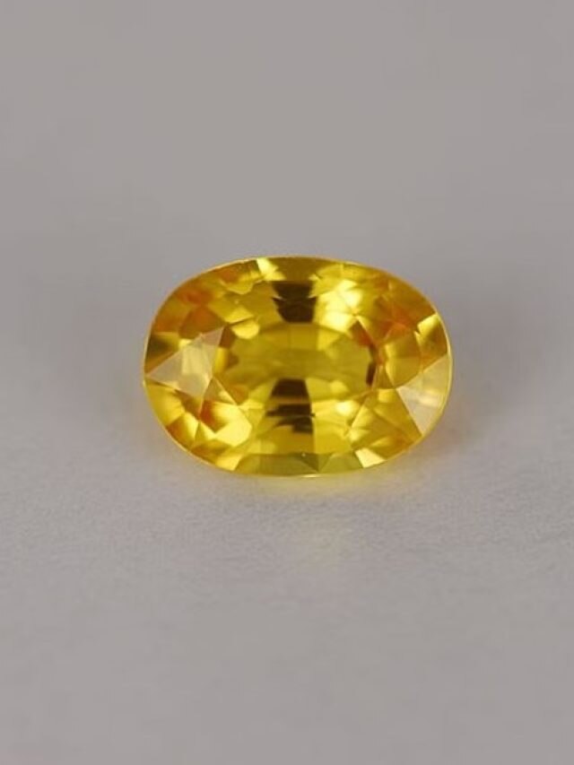 ৪ রাশিকে রাতারাতি লাখপতি করতে পারে পোখরাজ