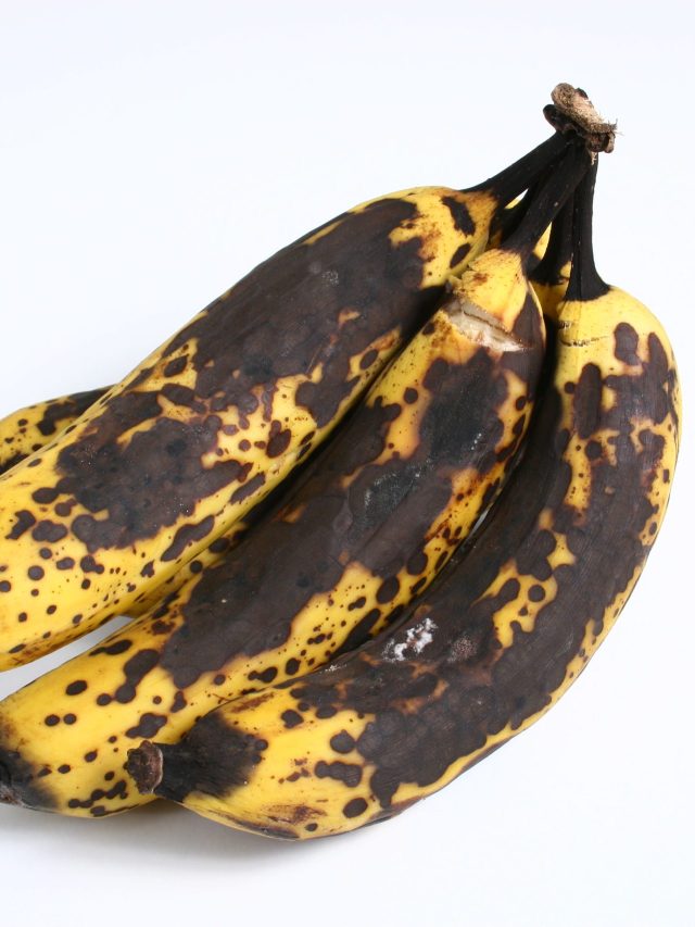 घर में रखे केले पड़ जाते हैं काले? फ्रेश रखने में काम आएंगे ये टिप्स