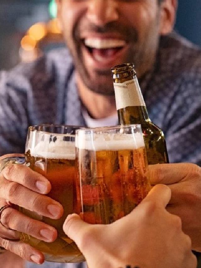 পুরুষ নাকি মহিলা? মদের নেশা সবচেয়ে বেশি কাদের হয় জানেন