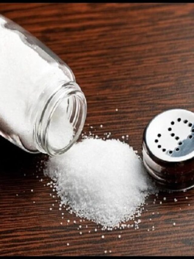 বেশি খেলে বিপদ, রোজ ঠিক কতটা নুন খাবেন?