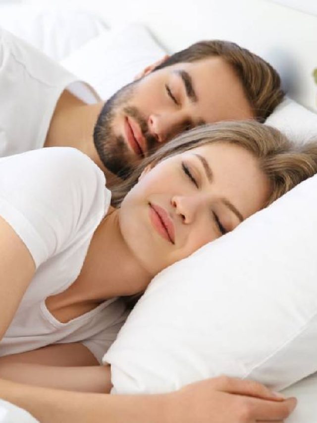 রাতে প্রিয়জনকে জড়িয়ে ধরে ঘুমোন? জানুন এর উপকারীতা