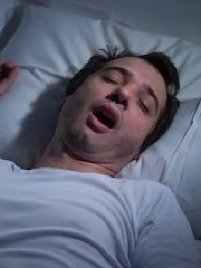 ঘুমের মধ্যে কথা বলেন? অভ্যাস বলে এড়িয়ে যাবেন  না!
