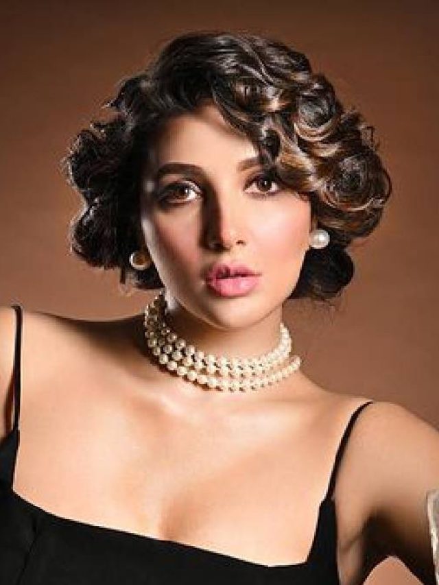 ইন্দোনেশিয়ায় বেবিমুনে শুভশ্রী, ওয়ান পিস ড্রেসে স্পষ্ট বেবি বাম্প