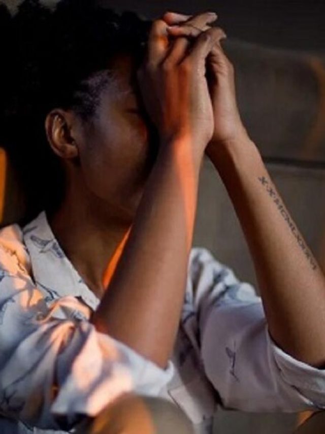 দুশ্চিন্তা কমিয়ে মন ফুরফুরে করে এই ১০ খাবার