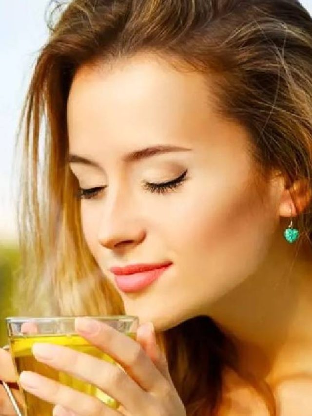 চা ছাড়া এক মুহূর্তও চলে না, চা-পাগলদের কী বলা হয় জানেন?