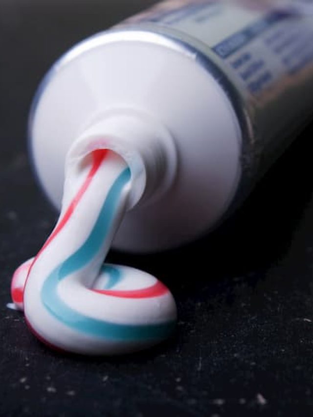 টুথপেস্ট কেনার সময় এই বিষয়গুলি দেখে না নিলেই বিপদ (Copy)