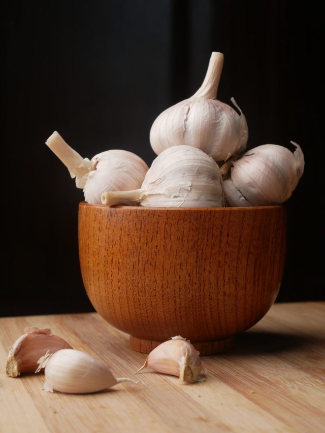 5 Benefits Of Consuming Garlic Every Morning