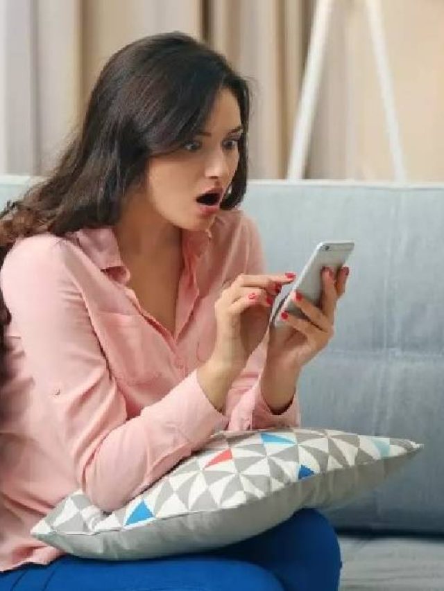 সারাদিন ফেসবুক-ইনস্টাগ্রাম, এই ৮ রাশি সোশ্যাল মিডিয়ায় থাকতেই ভালোবাসেন