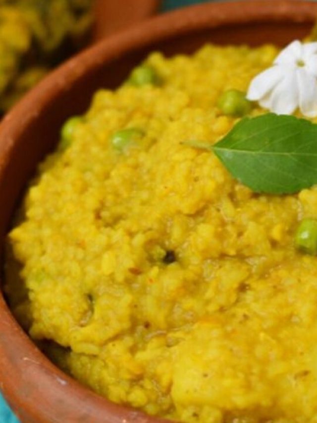 বৃষ্টিতেই কেন খিচুড়ি খেতে ইচ্ছে হয়? কারণটা মজার