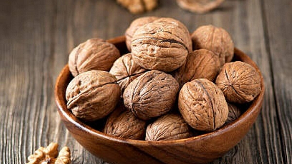 रोज सुबह खाएं भीगे हुए अखरोट, मिलेंगे 5 जबरदस्त फायदे Soaked walnut