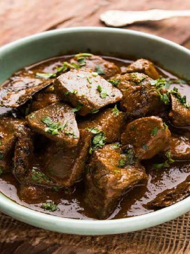 বানিয়ে ফেলুন জিভে জল আনা খাসির মেটে চচ্চড়ি, রইল রেসিপি