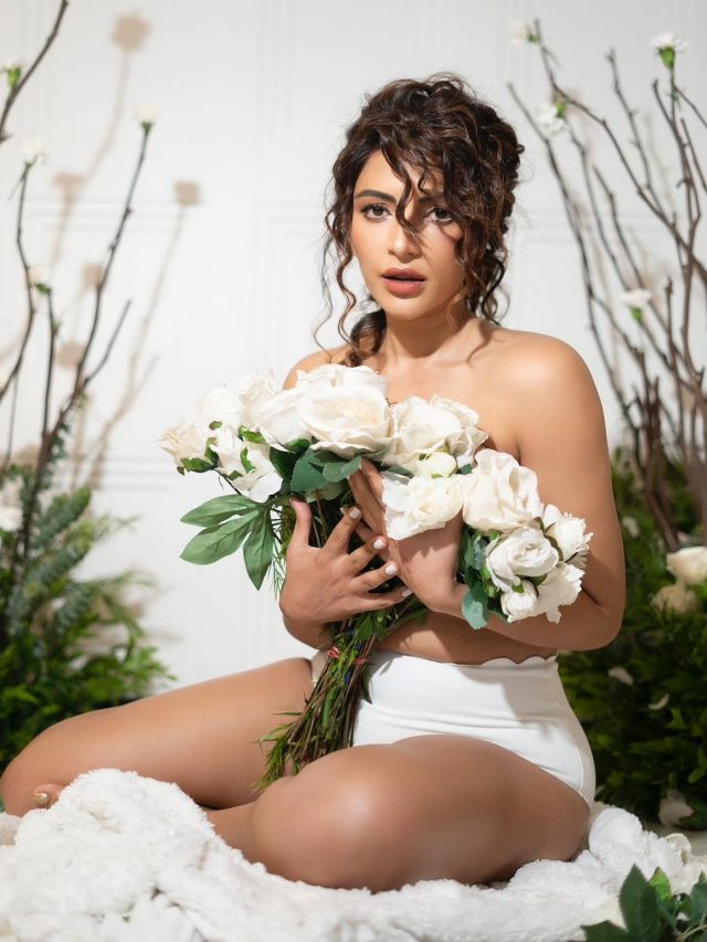 42 साल की एक्ट्रेस हुई टॉपलेस, बोलीं- बीता साल चैलेंजिंग रहा, पर मैंने...