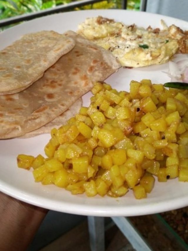 আলু-ভাজায় দিন এই মশলা, চোখের নিমেষে শেষ হবে সব রুটি