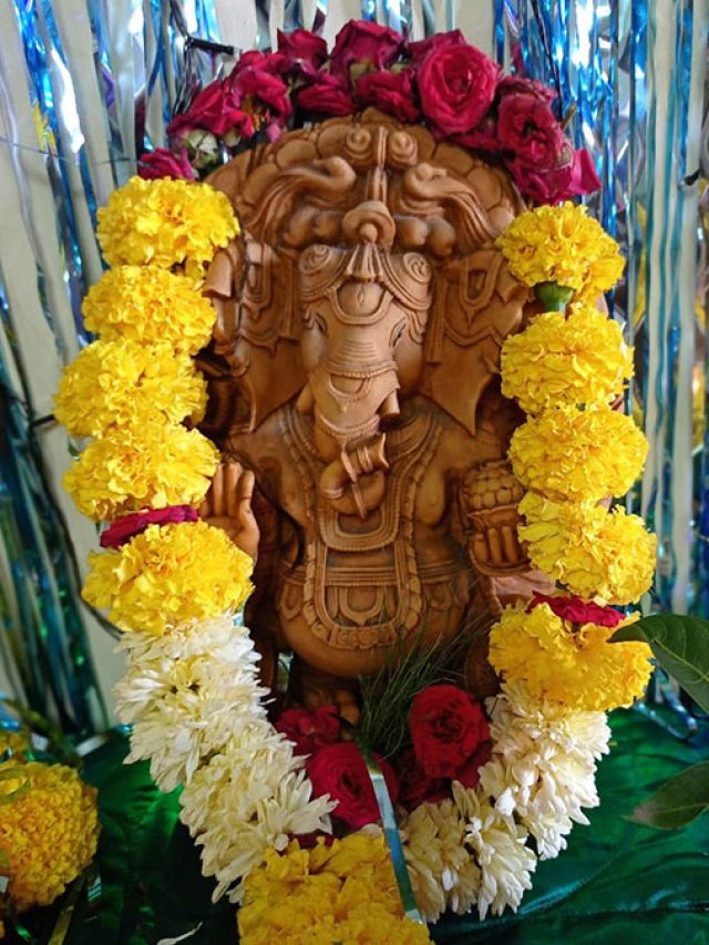 গণেশের এই ১০ নাম জপ করলে সব সংকট কাটবে