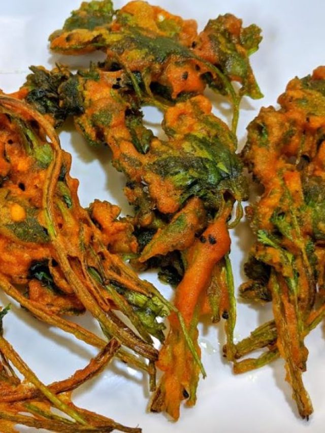 গোটা ধনেপাতার ফ্রাই মুচমুচে করতে বেসন গুলুন এভাবে